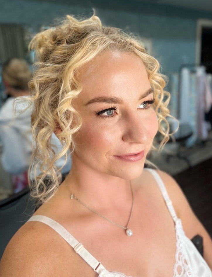 MAKEUP APPLICATION